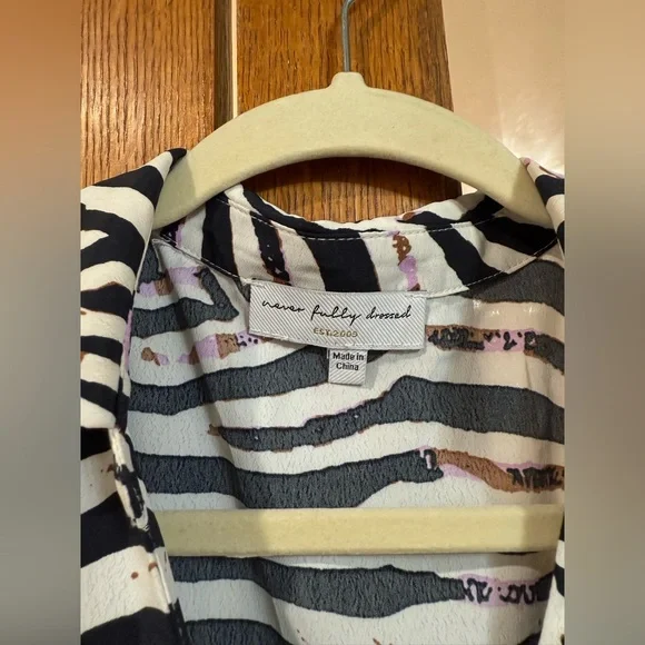 Zebra Print Button-Up Blouse + Pants set. - Picture 2 of 10